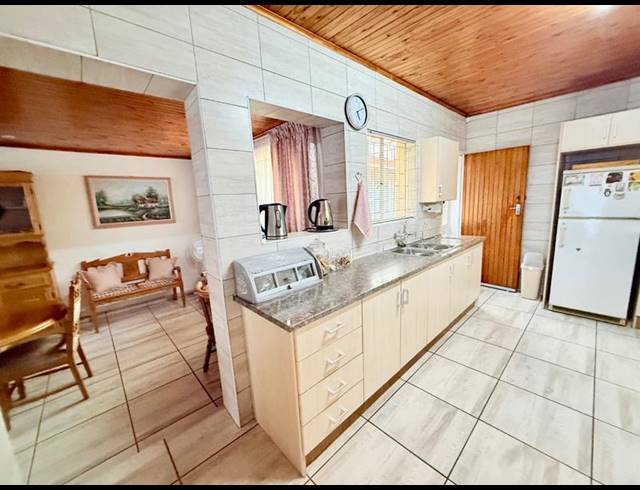 3 BEDROOM HOUSE FOR SALE IN FLORA GARDENS
